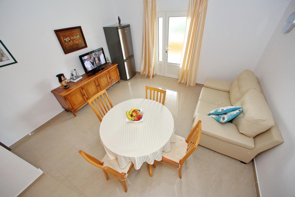 Apartments Kero Бибине Екстериор снимка
