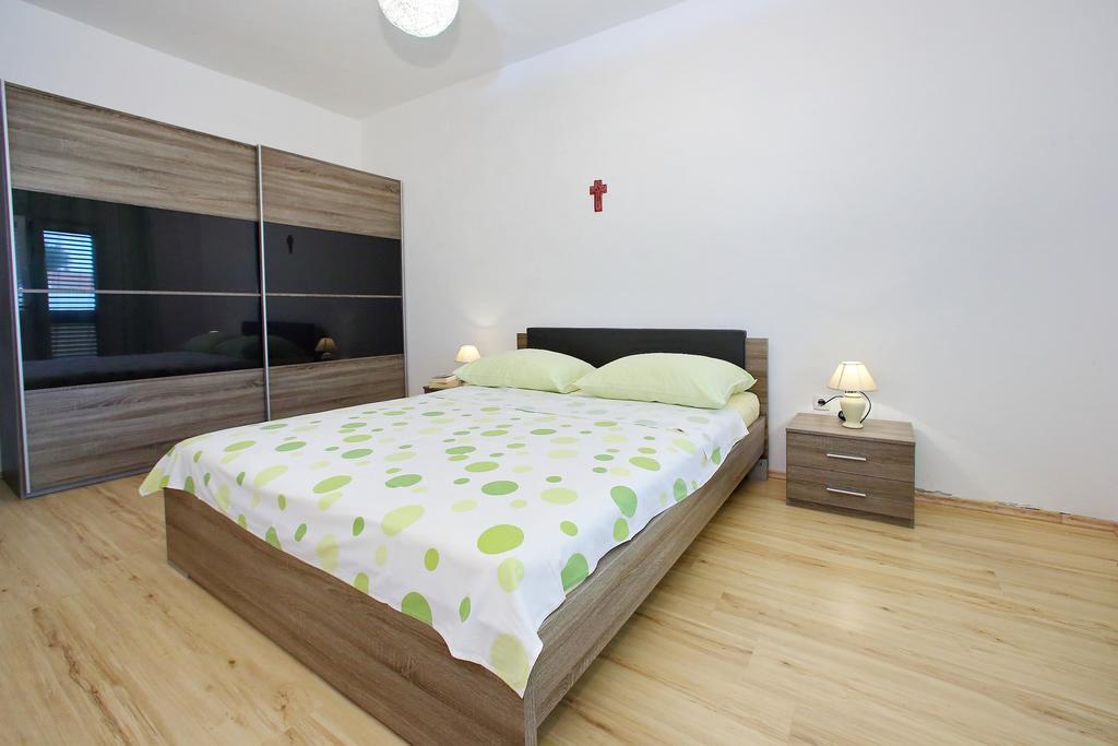 Apartments Kero Бибине Екстериор снимка