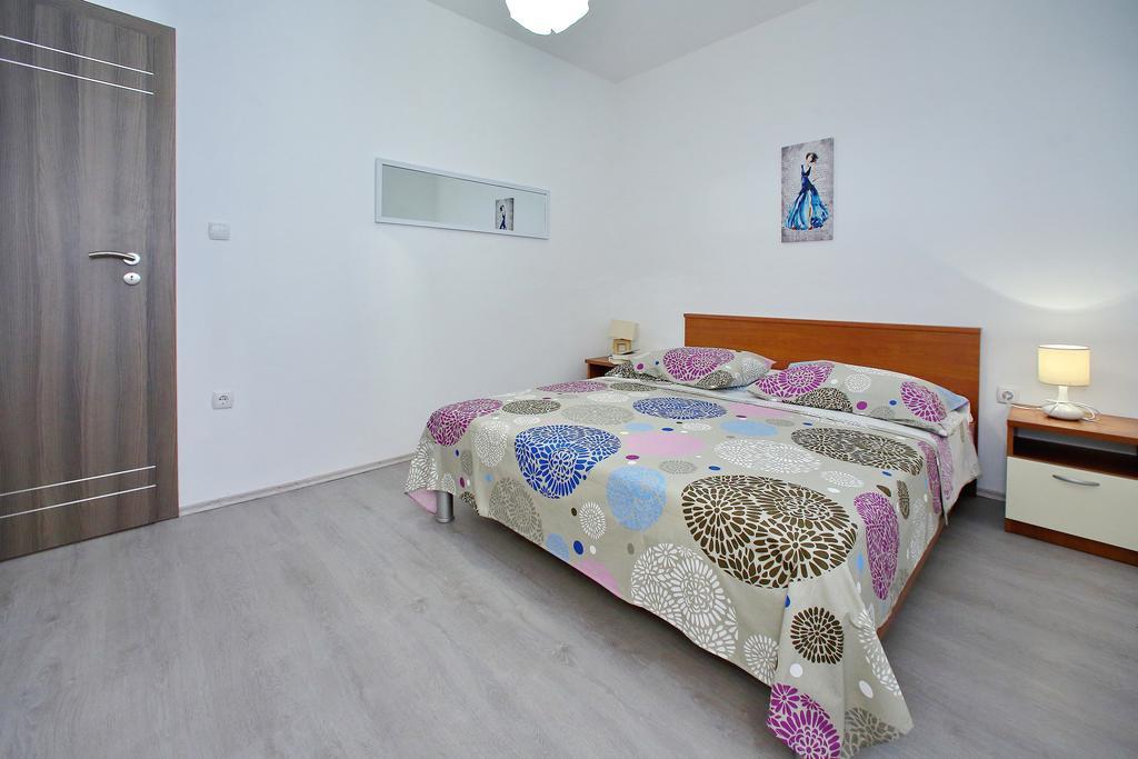 Apartments Kero Бибине Екстериор снимка