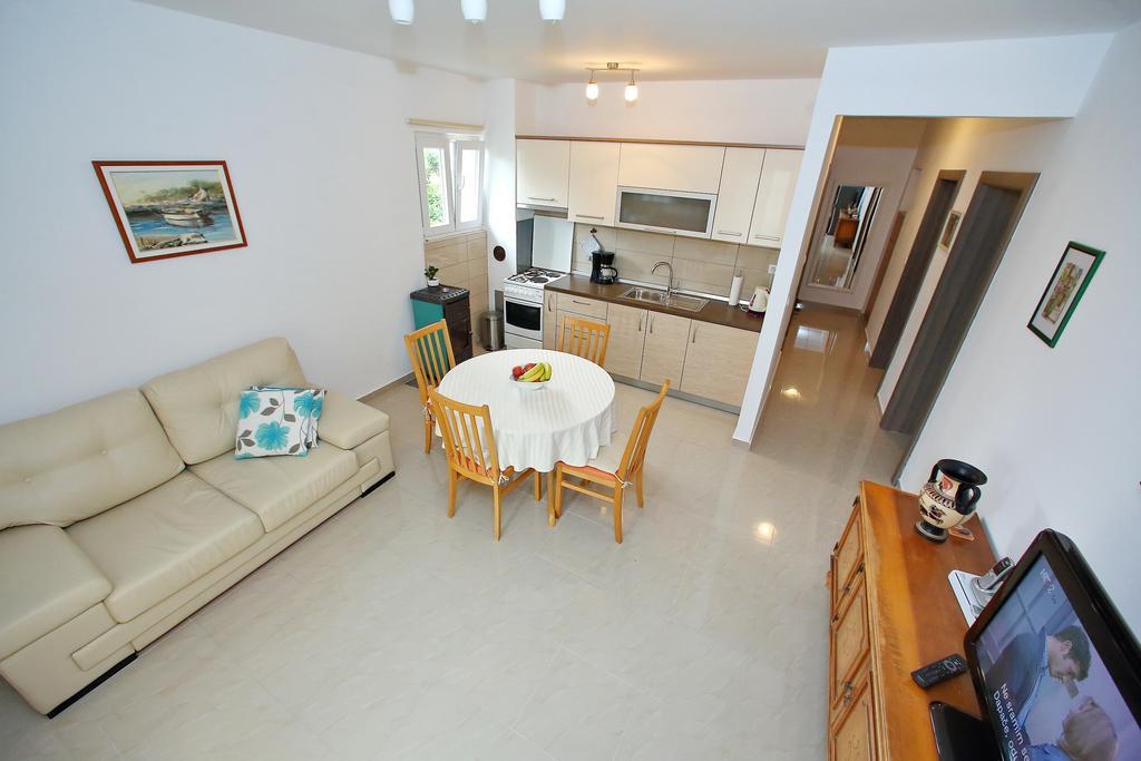 Apartments Kero Бибине Екстериор снимка