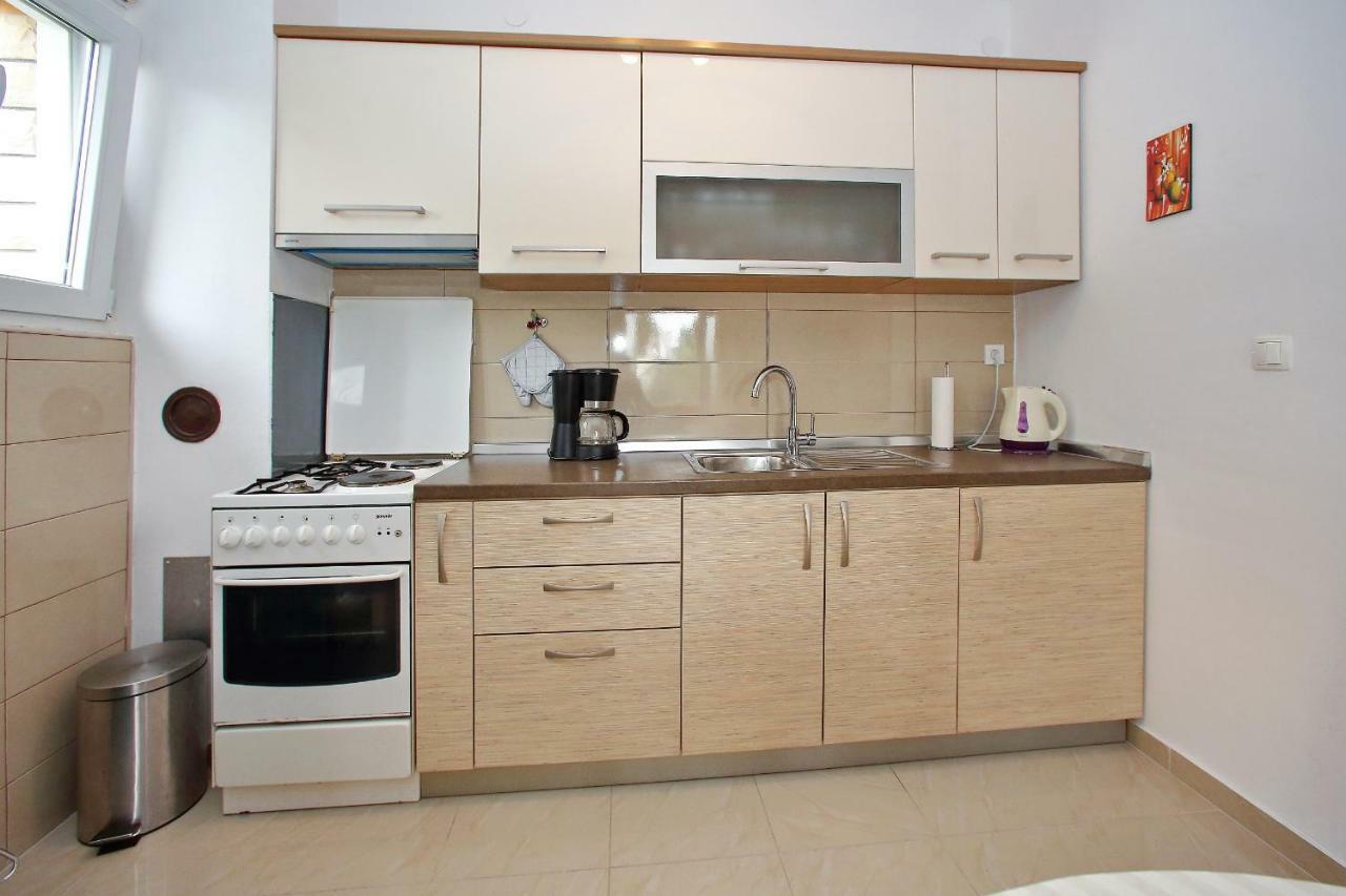 Apartments Kero Бибине Екстериор снимка