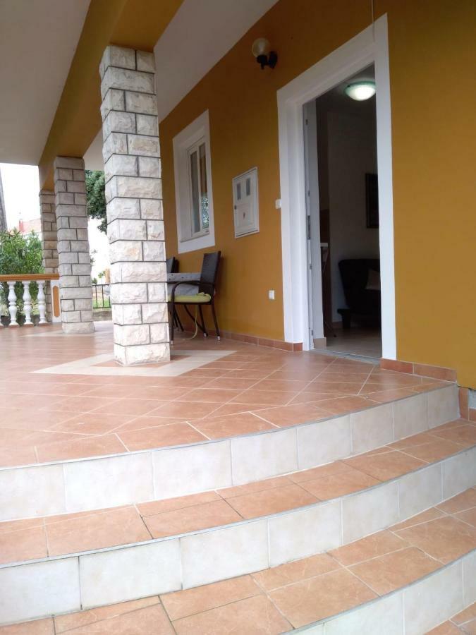 Apartments Kero Бибине Екстериор снимка