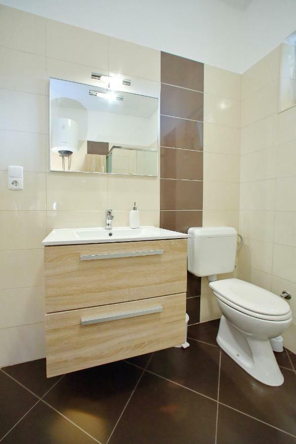 Apartments Kero Бибине Екстериор снимка